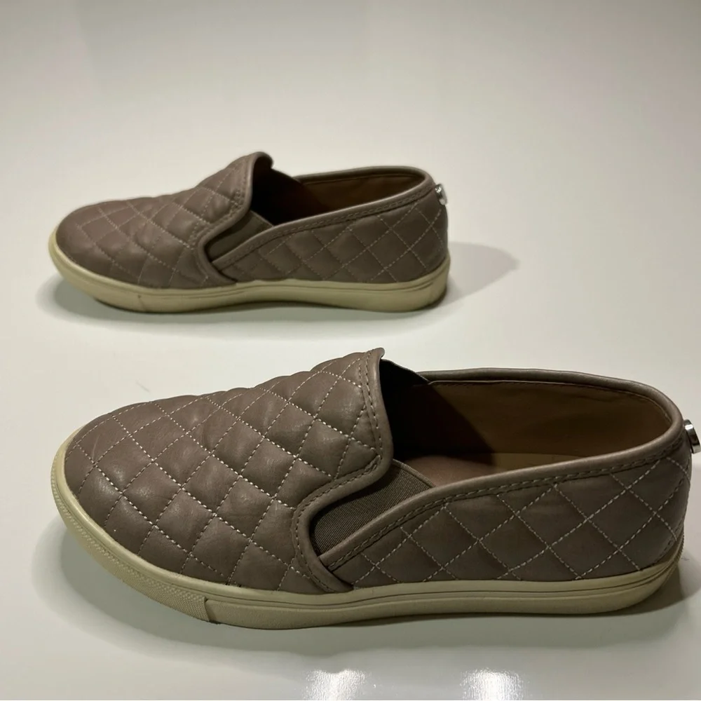 Steve Madden Brown Quilted Flats Women’s 6.5 Shoes